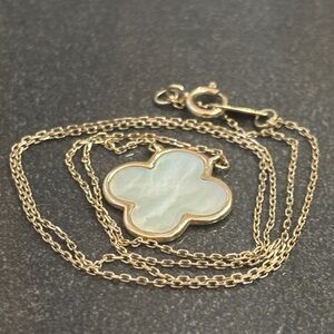 14 K gold  Clover Pendant Necklace
